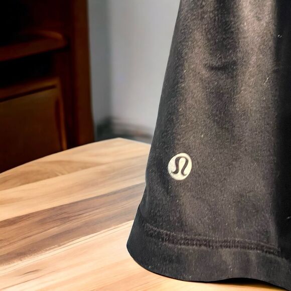 Lululemon Athletica Black/Red Lined Shorts with Built in Panties Size 4 - Picture 3 of 3